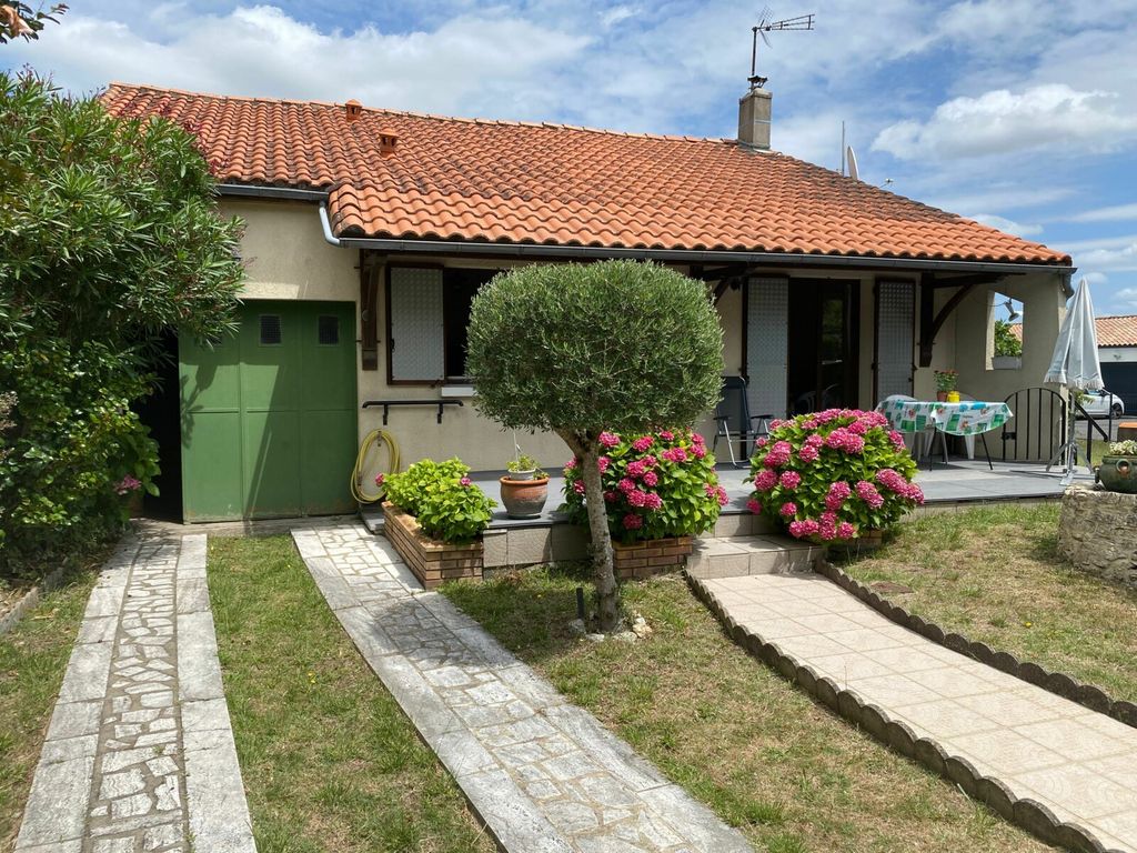 Achat maison à vendre 3 chambres 94 m² - Saint-Augustin