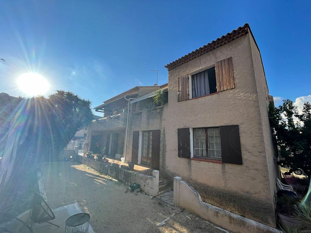 Achat maison à vendre 5 chambres 230 m² - La Seyne-sur-Mer