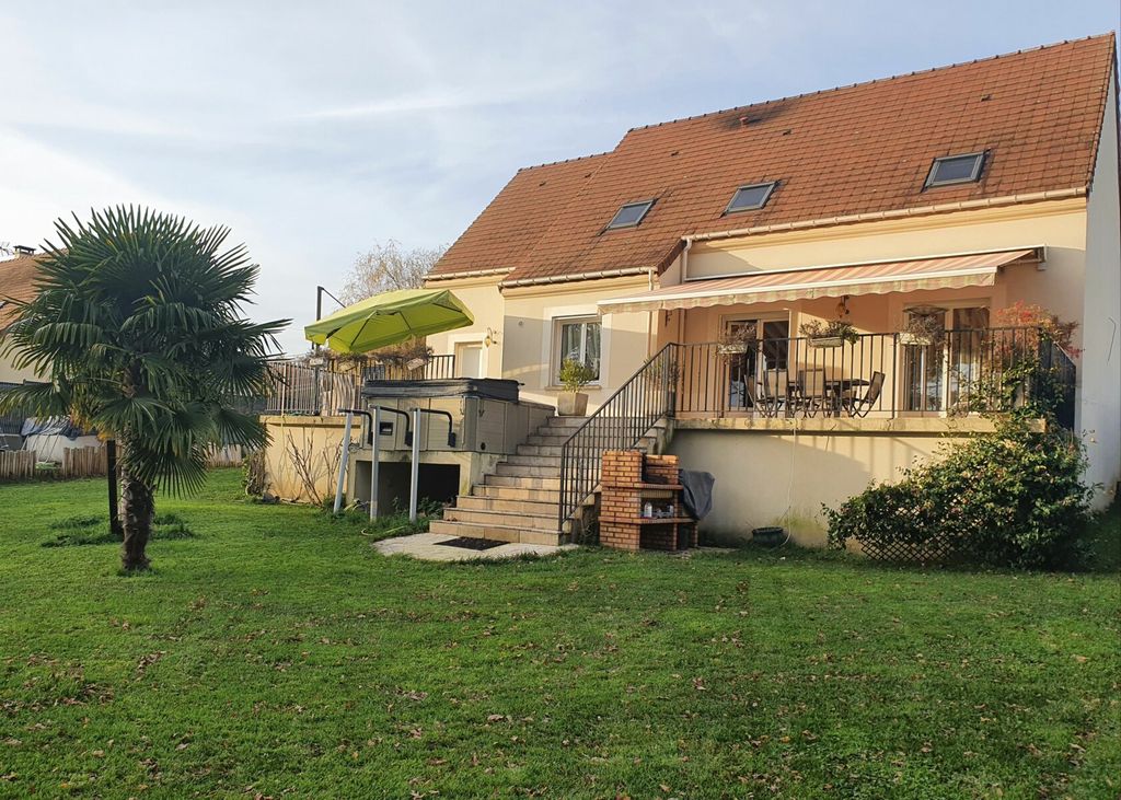 Achat maison à vendre 5 chambres 163 m² - Soignolles-en-Brie