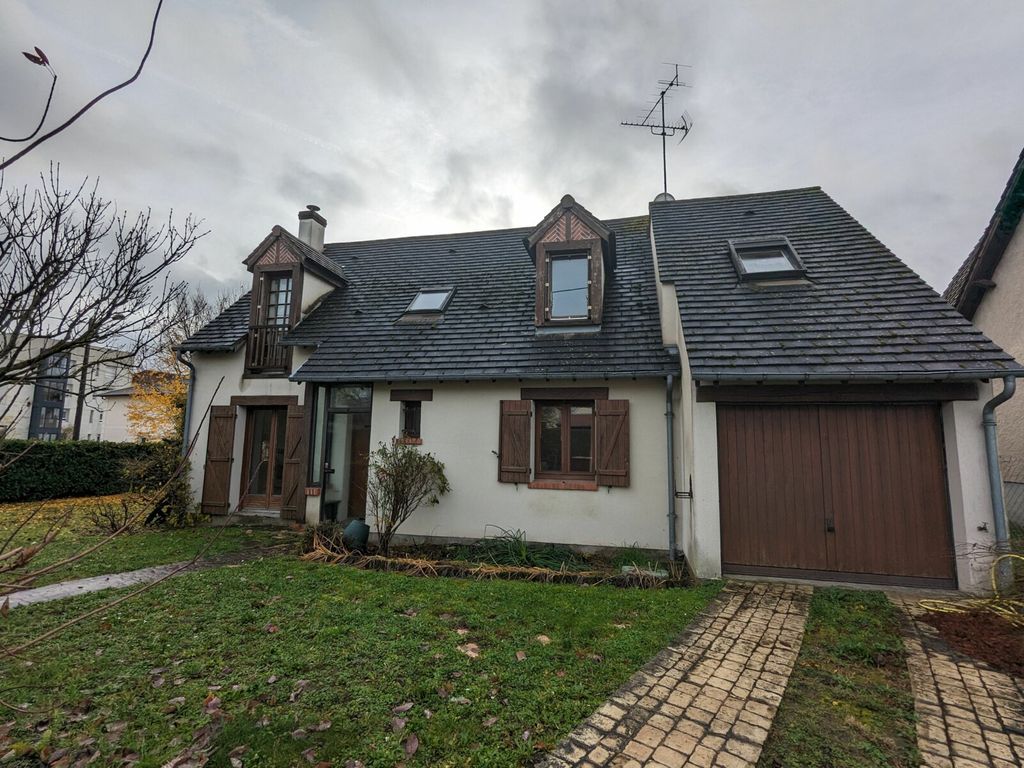 Achat maison à vendre 4 chambres 134 m² - Saint-Jean-de-la-Ruelle