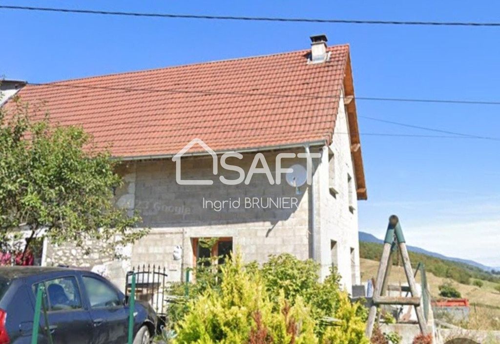 Achat maison à vendre 5 chambres 168 m² - Saint-Pierre-de-Curtille