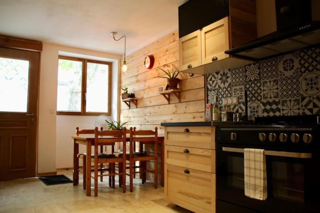 Achat maison à vendre 2 chambres 80 m² - Villemoustaussou