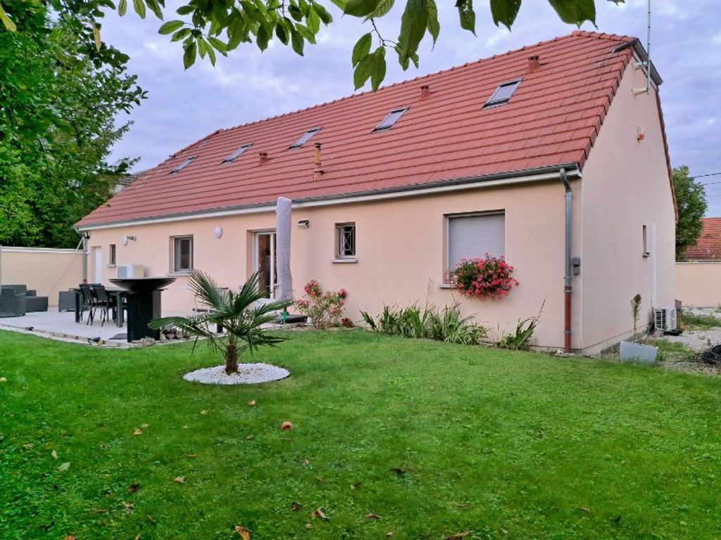 Achat maison à vendre 5 chambres 182 m² - Marigny-le-Châtel