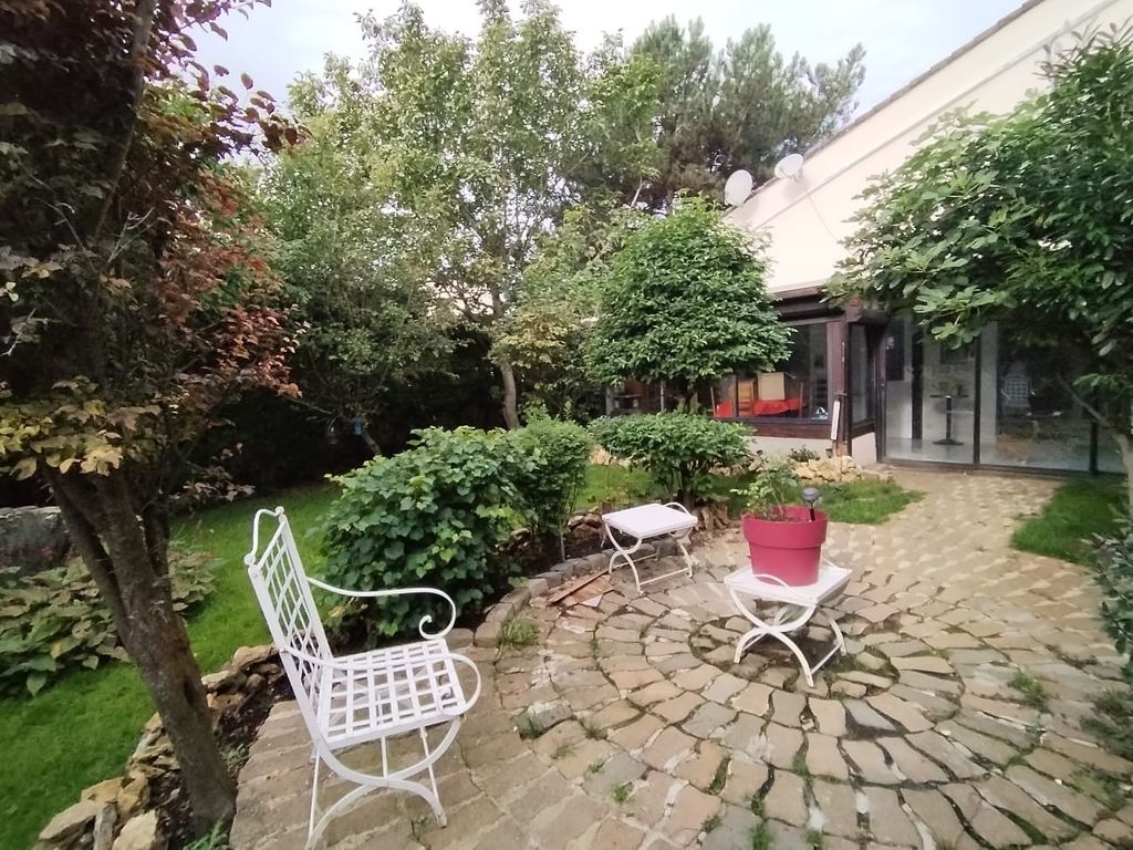 Achat maison à vendre 3 chambres 123 m² - Savigny-le-Temple
