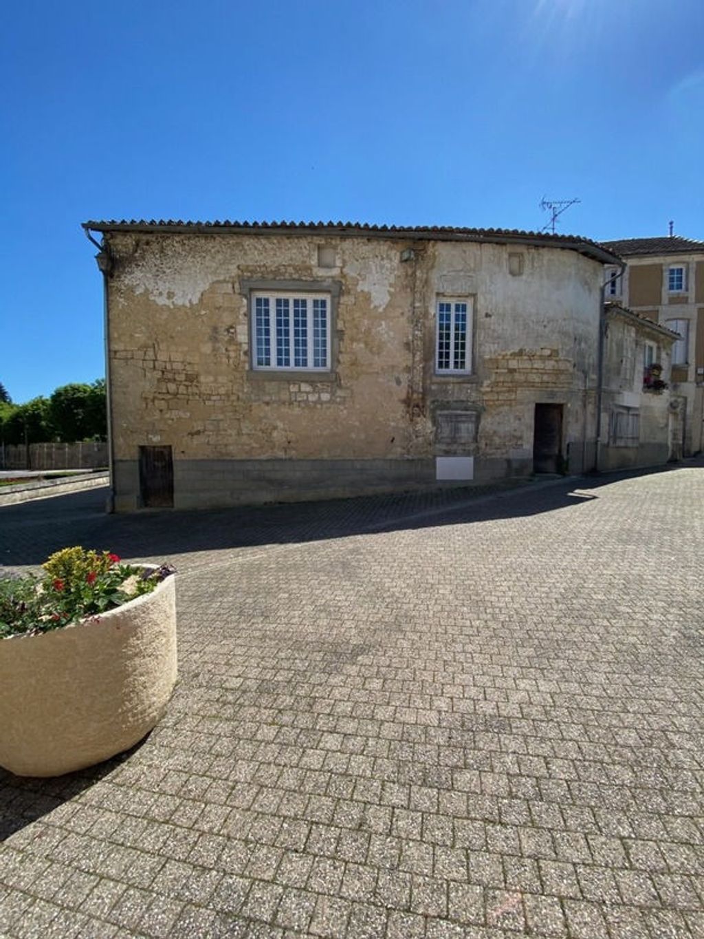 Achat maison à vendre 3 chambres 250 m² - Magnac-sur-Touvre