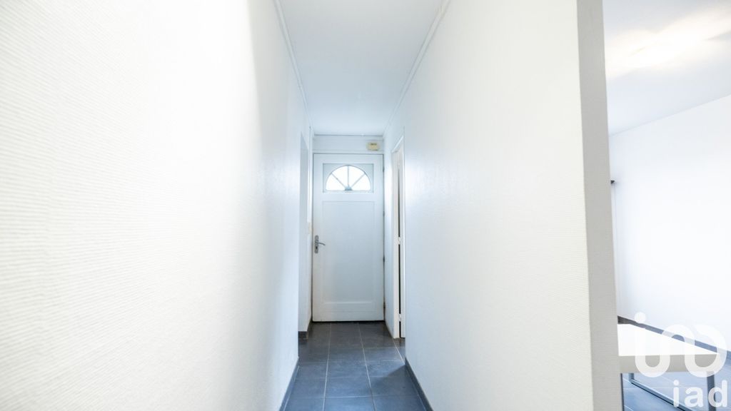 Achat appartement à vendre 2 pièces 57 m² - Saint-Denis-de-l'Hôtel