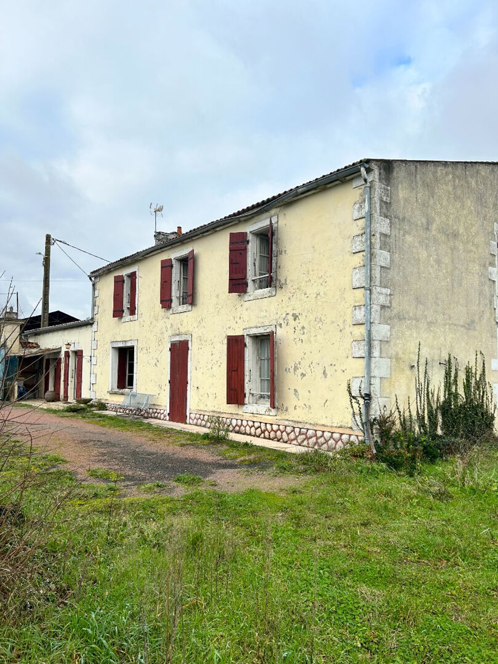 Achat maison à vendre 5 chambres 238 m² - Saint-Jean-de-Liversay