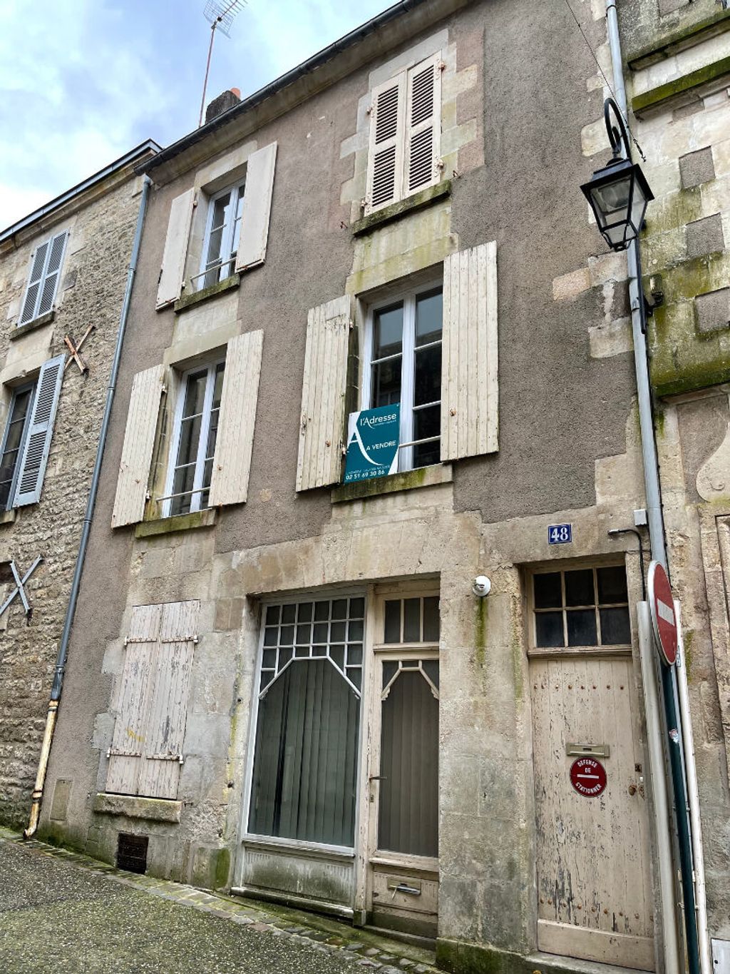 Achat maison à vendre 3 chambres 186 m² - Fontenay-le-Comte