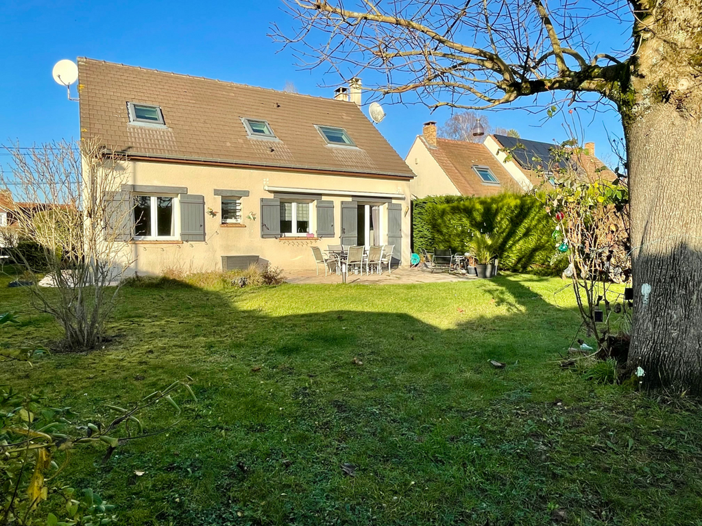 Achat maison à vendre 4 chambres 102 m² - Villeneuve-le-Comte