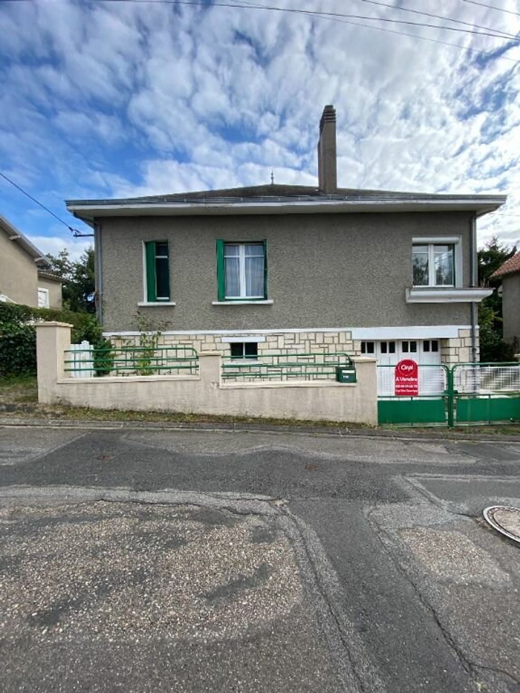 Achat maison à vendre 3 chambres 160 m² - Montmorillon