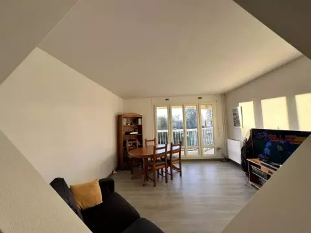 Achat appartement à vendre 3 pièces 67 m² - Le Mesnil-Saint-Denis