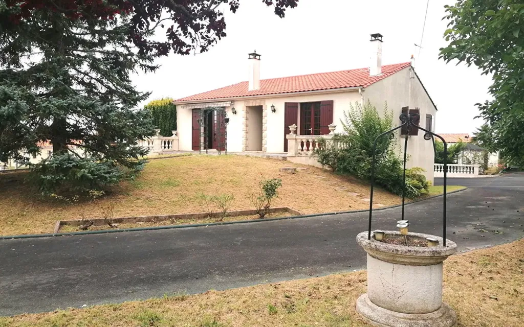 Achat maison à vendre 3 chambres 158 m² - Semussac