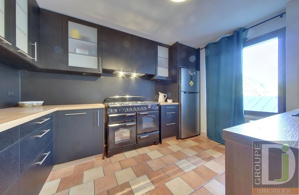Achat maison à vendre 5 chambres 215 m² - Étoile-sur-Rhône
