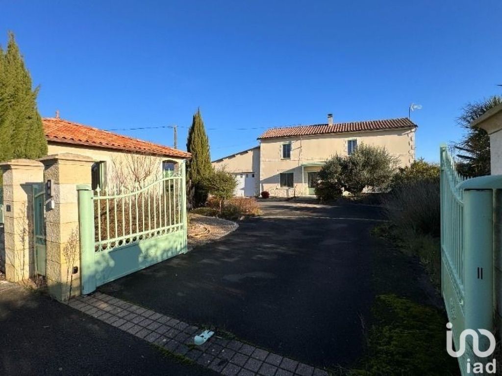 Achat maison à vendre 3 chambres 124 m² - Saint-Hilaire-de-Voust