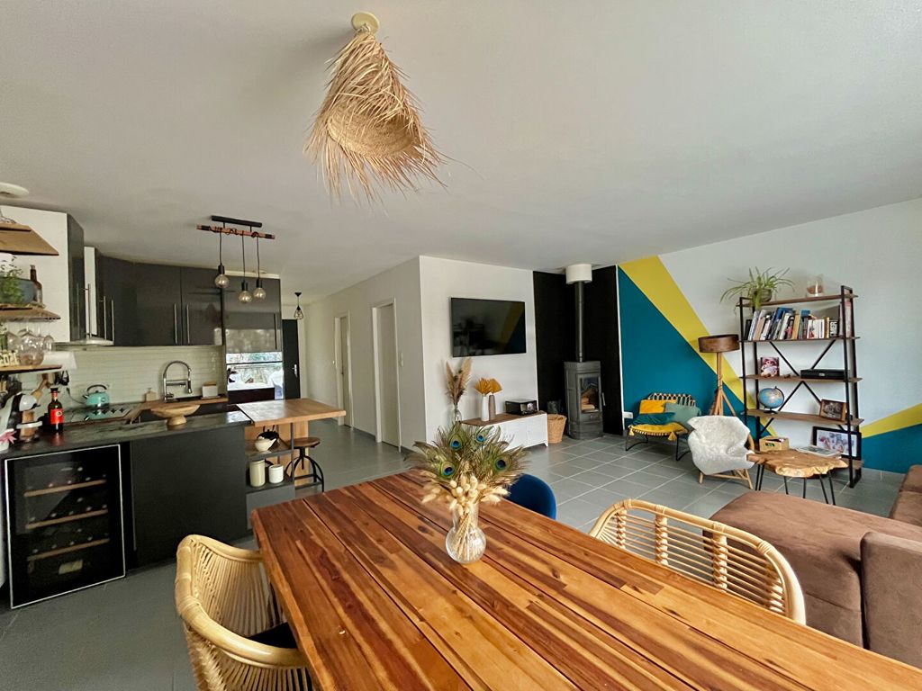 Achat maison à vendre 3 chambres 88 m² - Saint-Louis-de-Montferrand