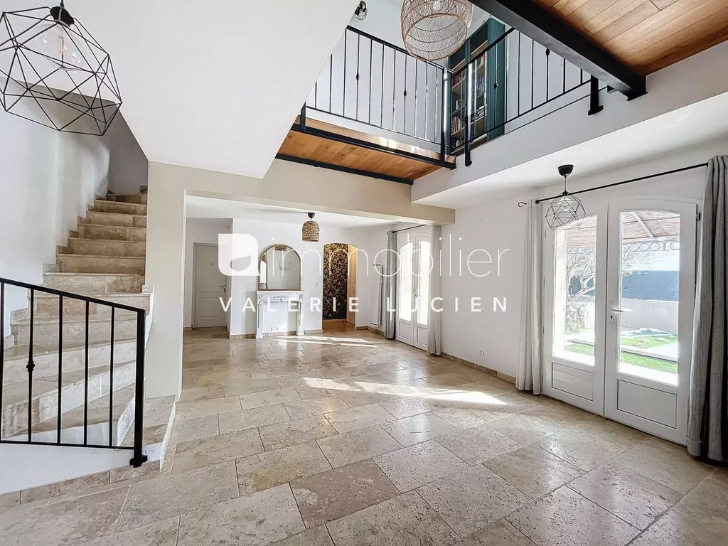 Achat maison à vendre 3 chambres 158 m² - Saint-Rémy-de-Provence