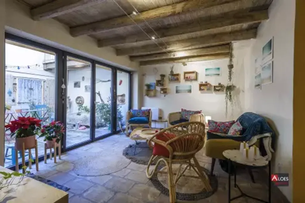 Achat maison à vendre 4 chambres 114 m² - Aigues-Mortes