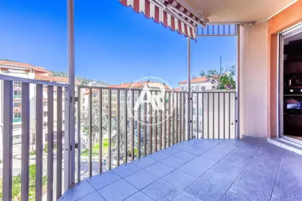 Achat appartement à vendre 3 pièces 75 m² - Nice