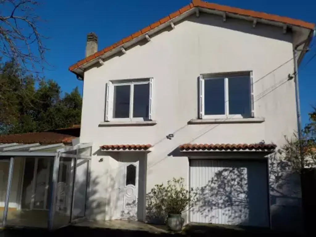 Achat maison à vendre 3 chambres 95 m² - Angoulême