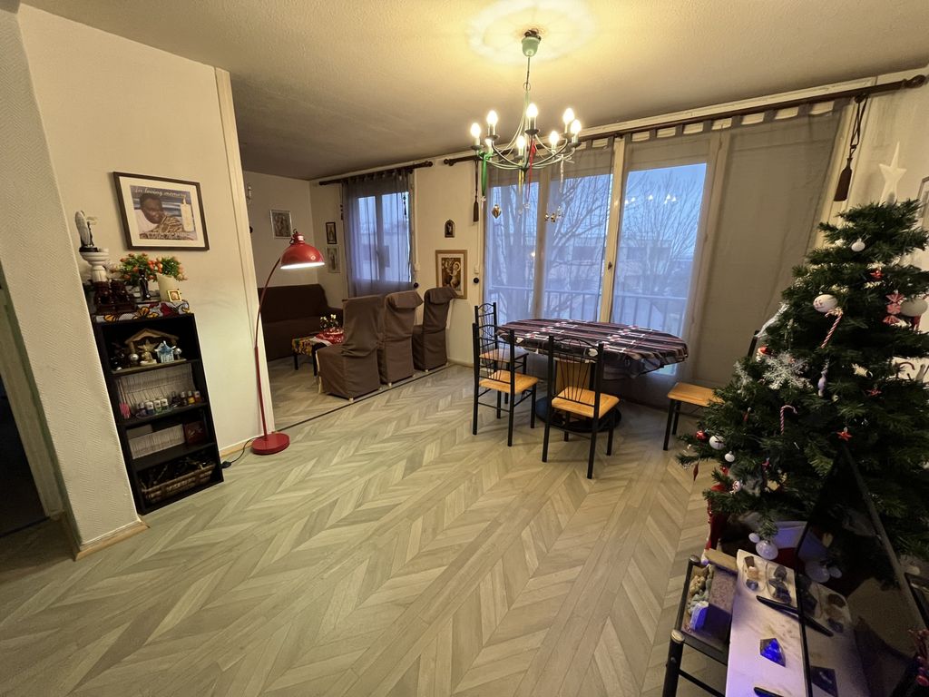 Achat appartement à vendre 4 pièces 74 m² - Mont-Saint-Aignan