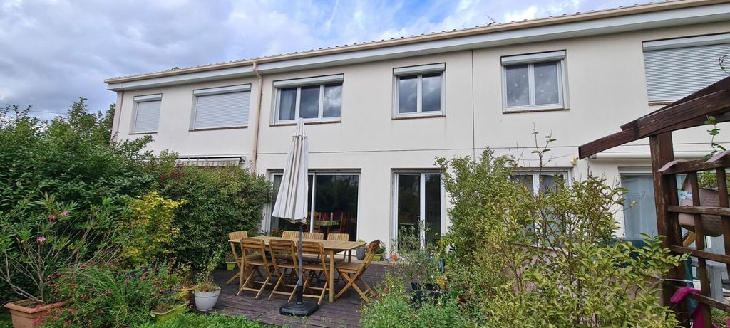 Achat maison à vendre 3 chambres 97 m² - Villecresnes