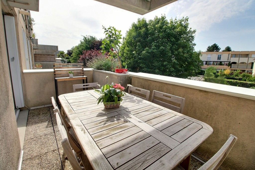 Achat appartement à vendre 3 pièces 90 m² - Montigny-le-Bretonneux