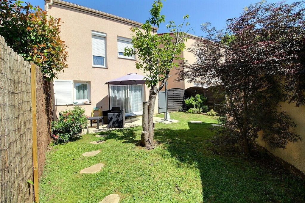 Achat maison à vendre 4 chambres 92 m² - Montigny-le-Bretonneux