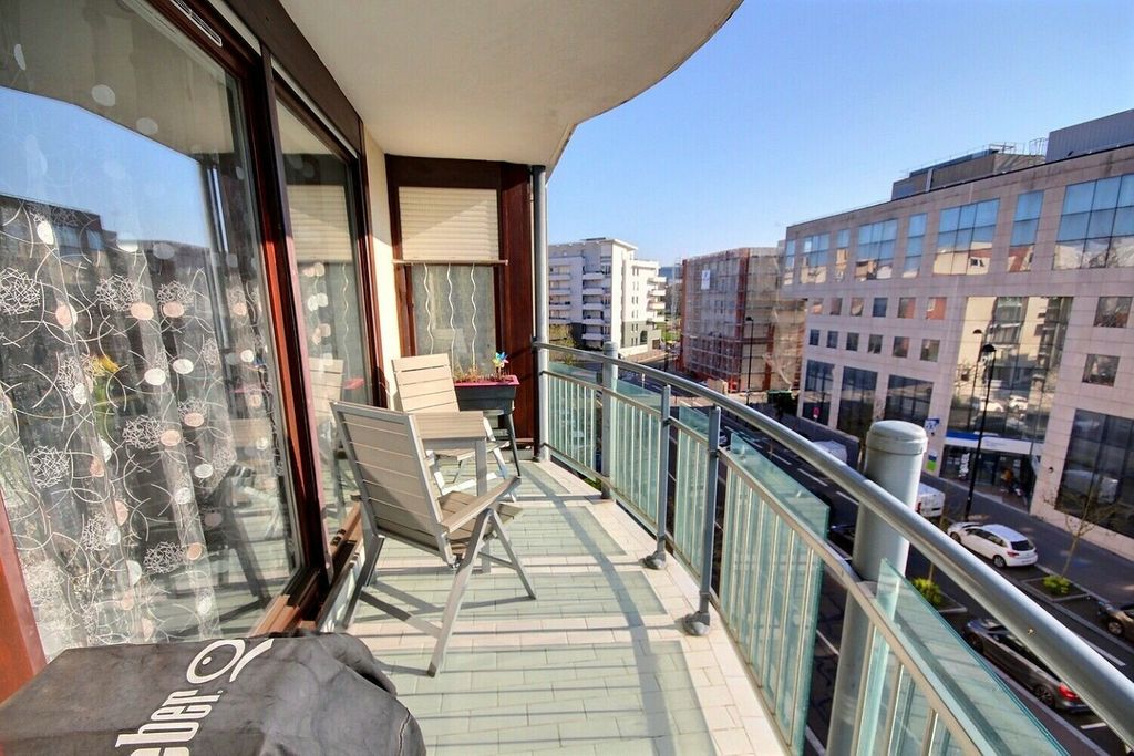 Achat appartement à vendre 4 pièces 82 m² - Montigny-le-Bretonneux