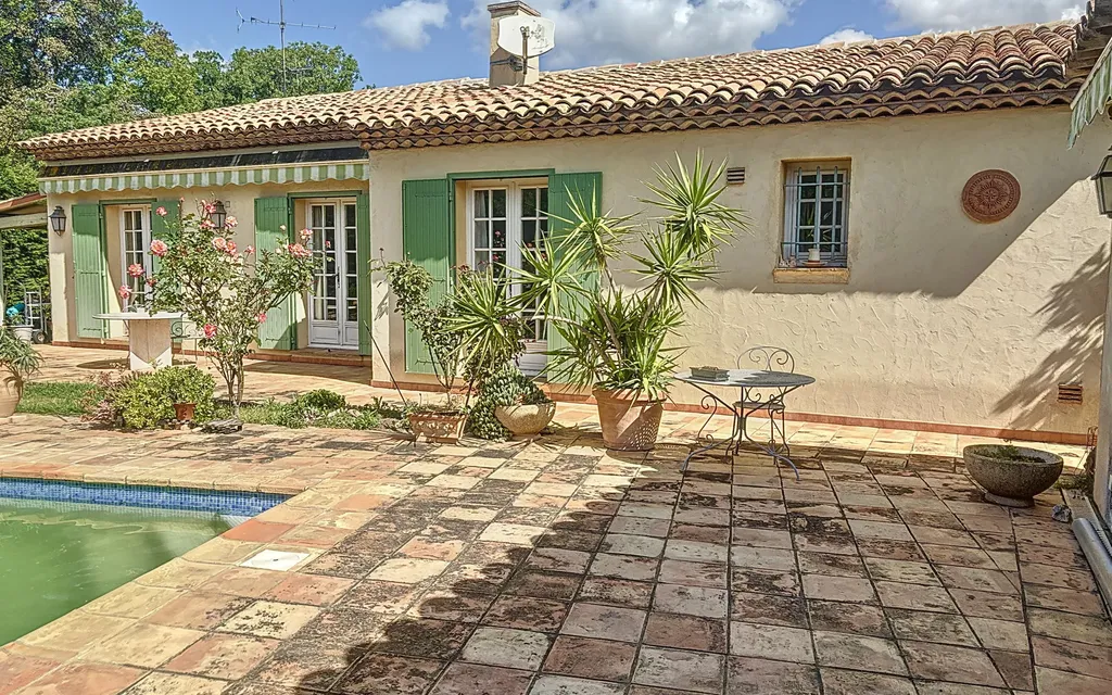 Achat maison à vendre 4 chambres 137 m² - Fréjus