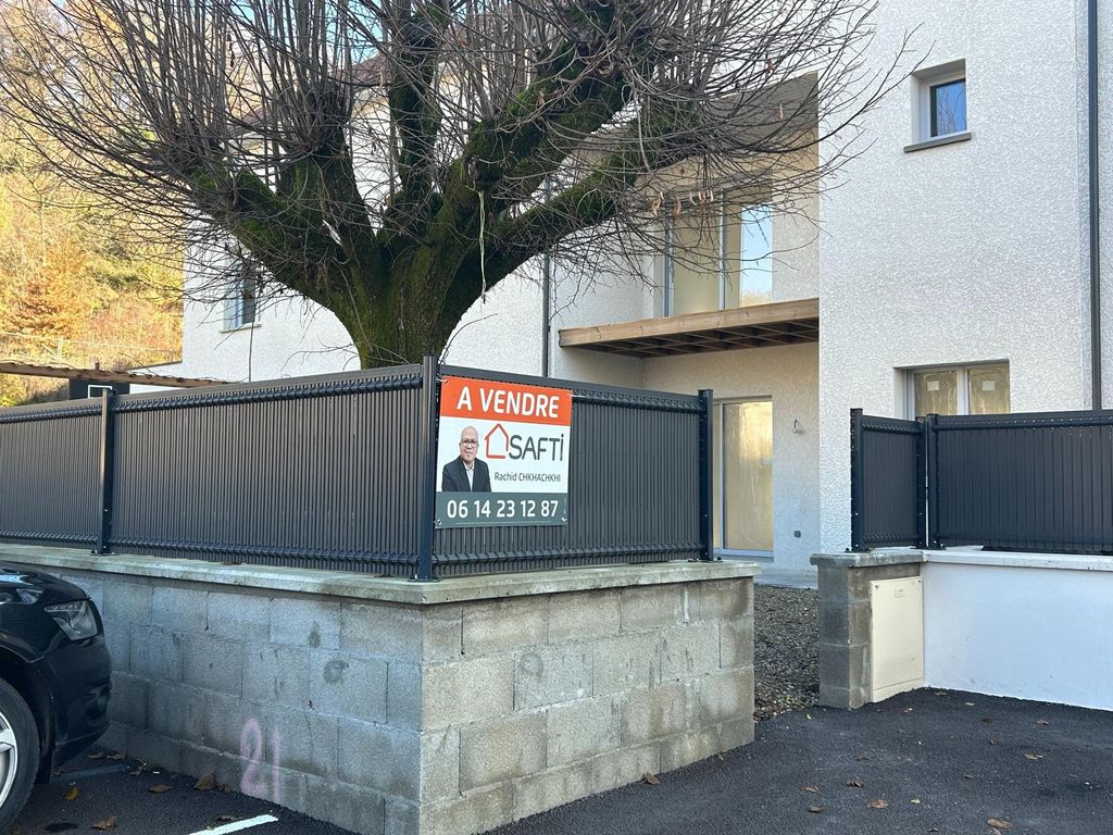 Achat maison à vendre 3 chambres 101 m² - La Tour-du-Pin