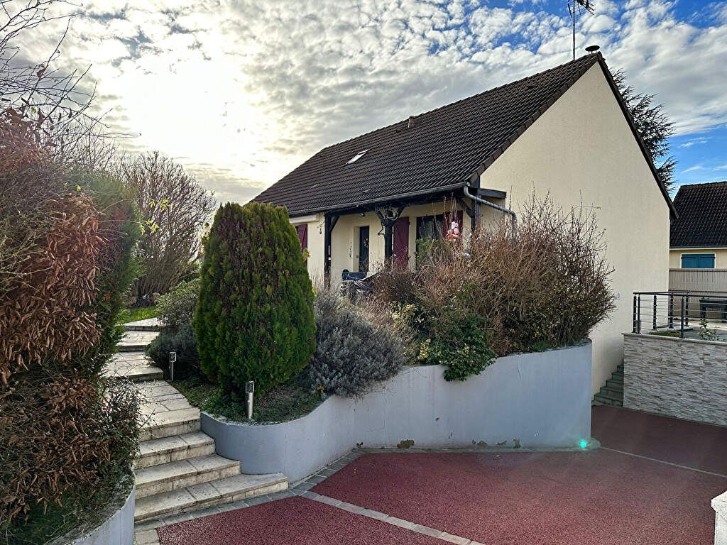 Achat maison à vendre 4 chambres 132 m² - Morancez