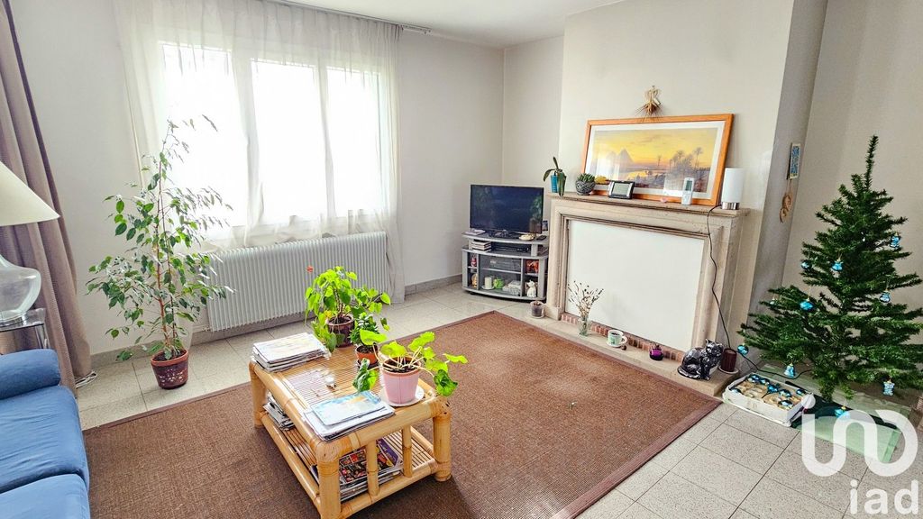 Achat maison à vendre 3 chambres 125 m² - Saint-Jean-de-la-Ruelle