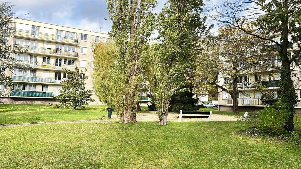 Achat appartement à vendre 2 pièces 49 m² - Le Plessis-Trévise