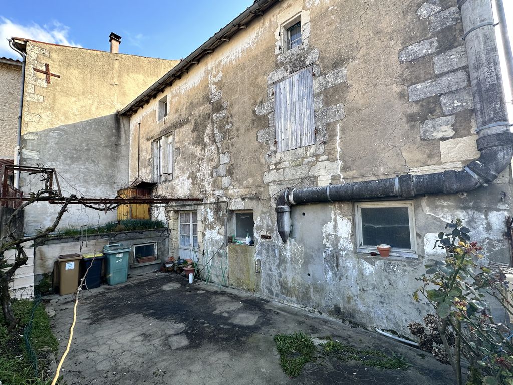 Achat maison à vendre 5 chambres 173 m² - Mortagne-sur-Gironde