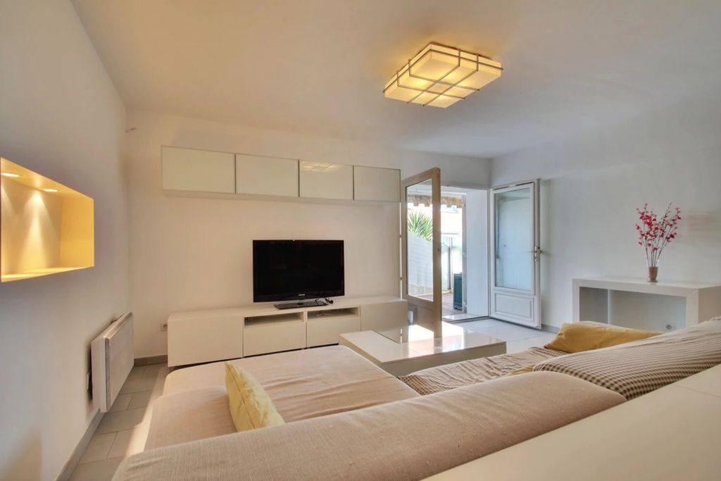 Achat appartement à vendre 2 pièces 54 m² - Mandelieu-la-Napoule