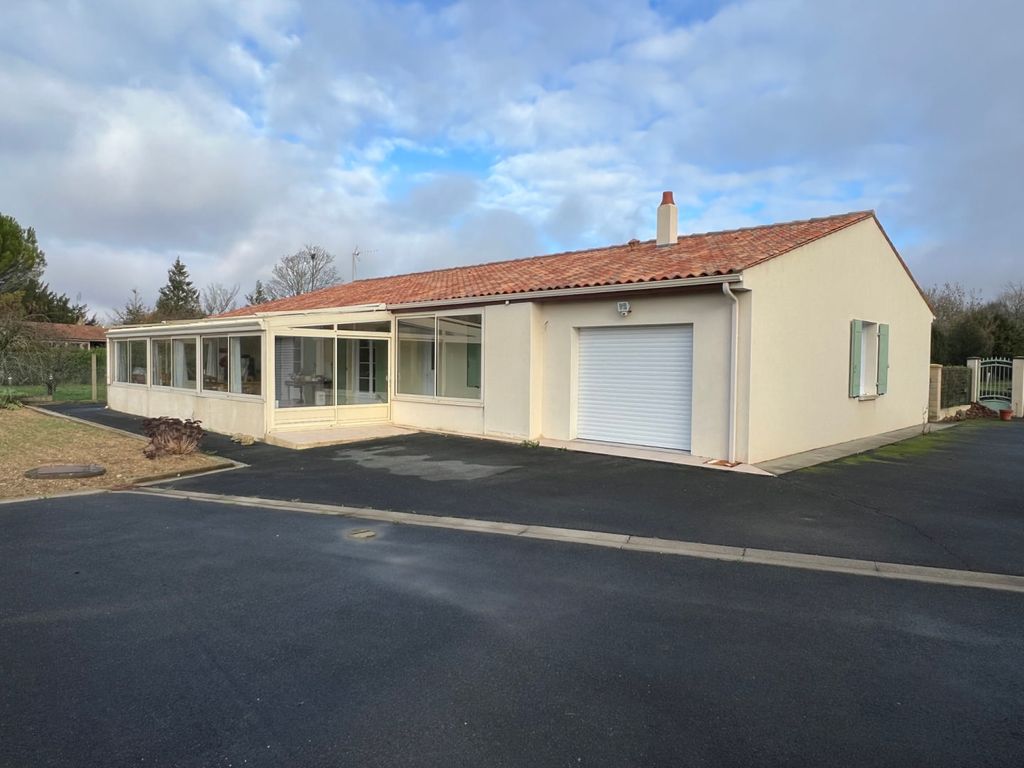 Achat maison à vendre 3 chambres 160 m² - Saint-Jean-d'Angély