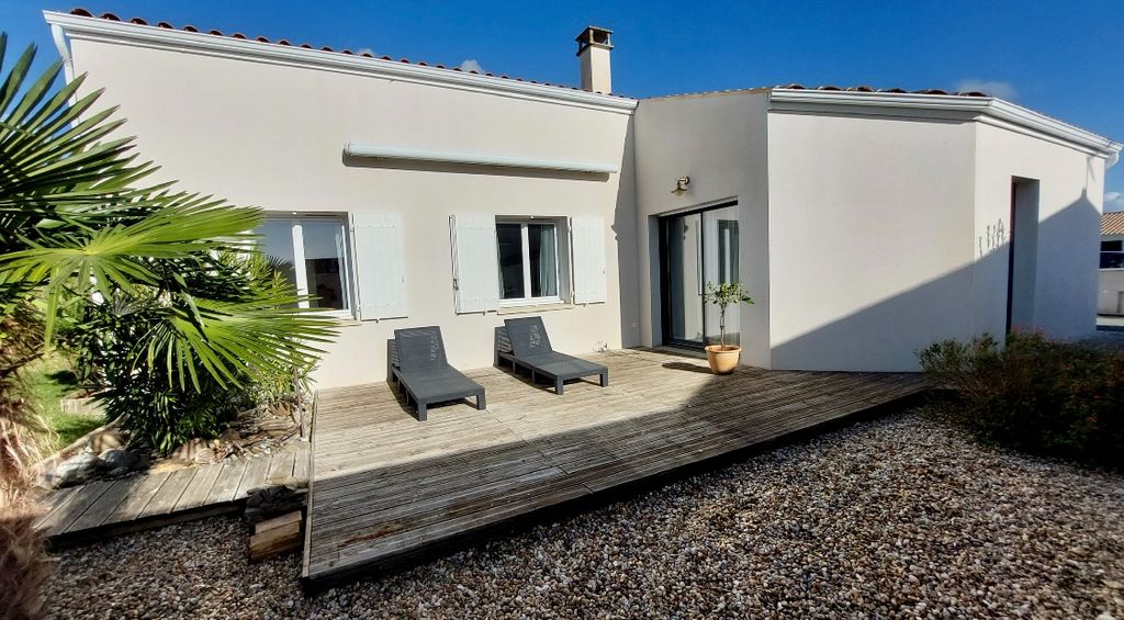 Achat maison à vendre 3 chambres 115 m² - Saint-Sulpice-de-Royan
