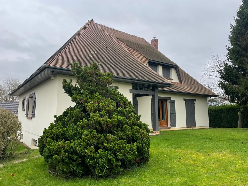 Achat maison à vendre 6 chambres 183 m² - Lyons-la-Forêt