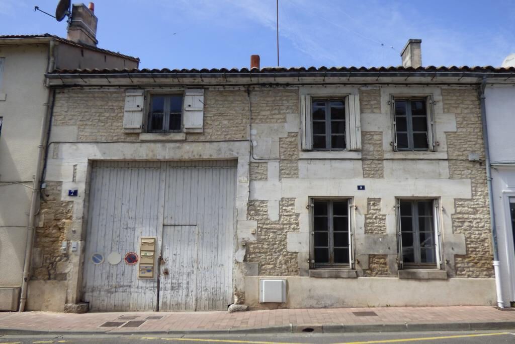 Achat maison à vendre 4 chambres 114 m² - Jarnac