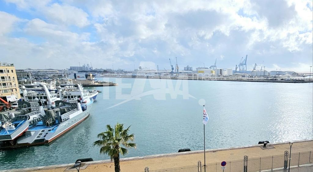 Achat appartement à vendre 4 pièces 105 m² - Sète