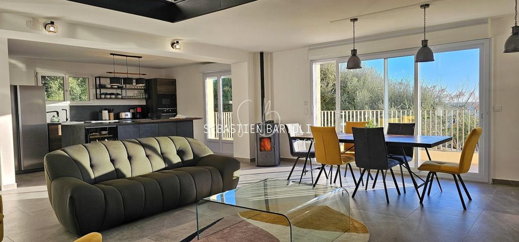 Achat maison à vendre 5 chambres 255 m² - Porto-Vecchio