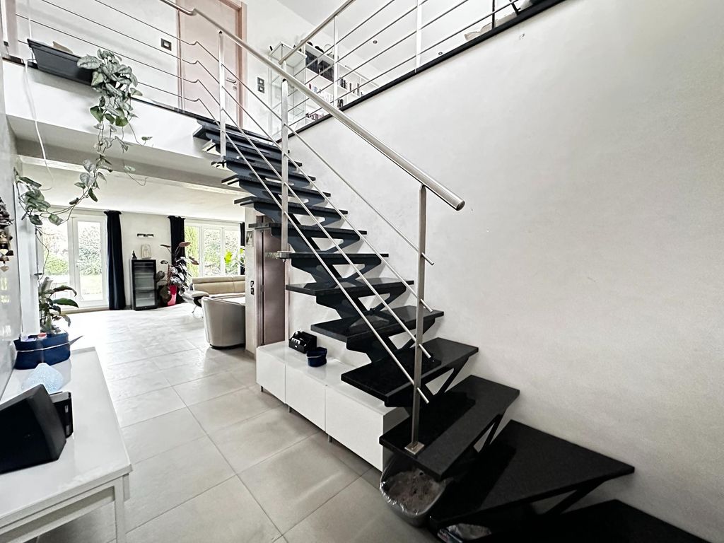 Achat maison à vendre 7 chambres 206 m² - Ozoir-la-Ferrière