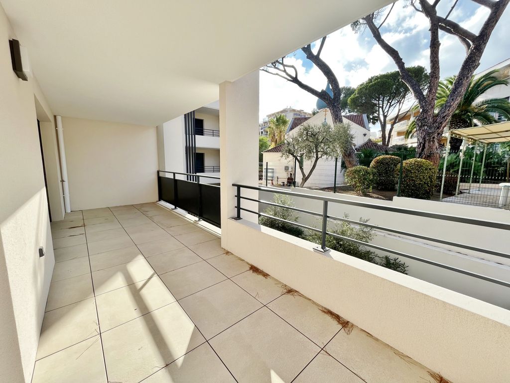 Achat appartement à vendre 2 pièces 57 m² - Saint-Raphaël
