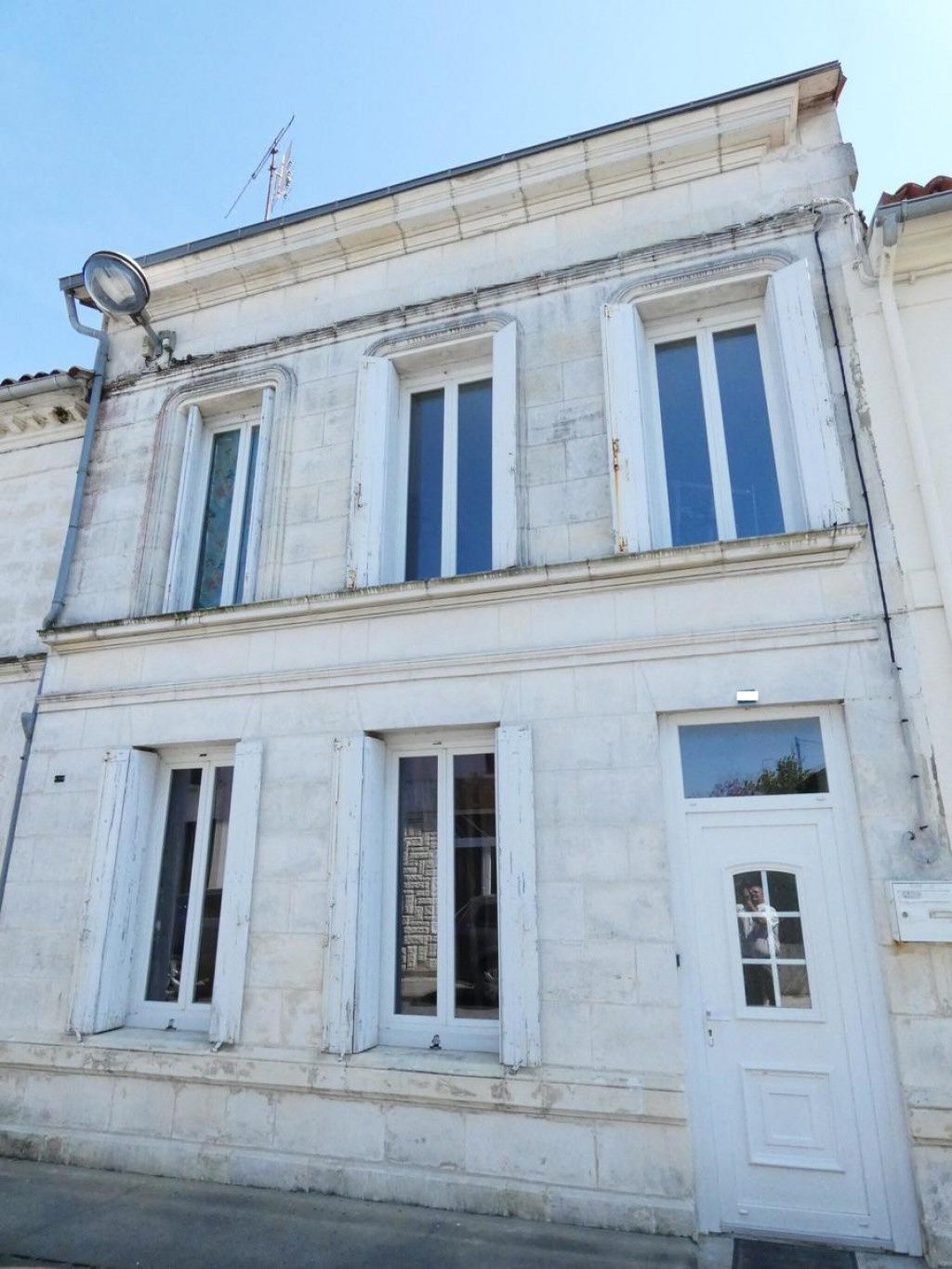 Achat maison à vendre 2 chambres 160 m² - Mortagne-sur-Gironde