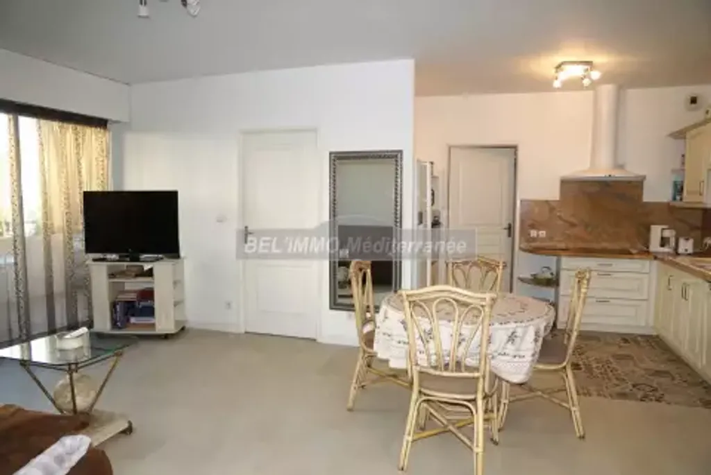 Achat appartement à vendre 3 pièces 61 m² - Cavalaire-sur-Mer
