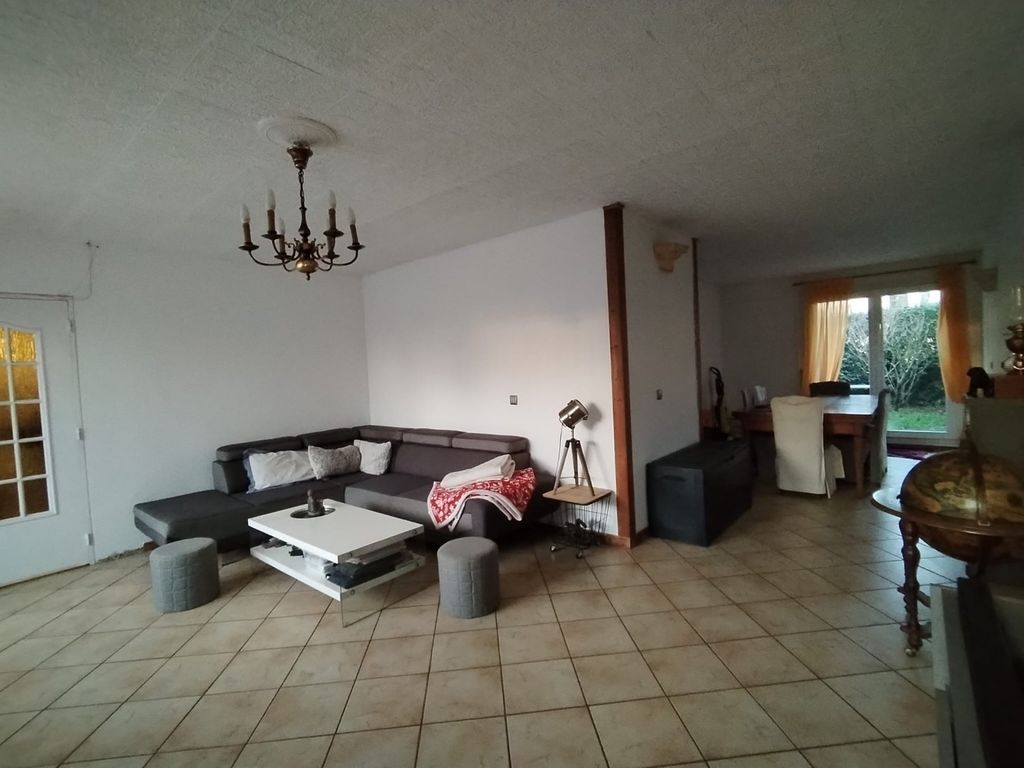 Achat appartement à vendre 5 pièces 106 m² - Savigny-le-Temple