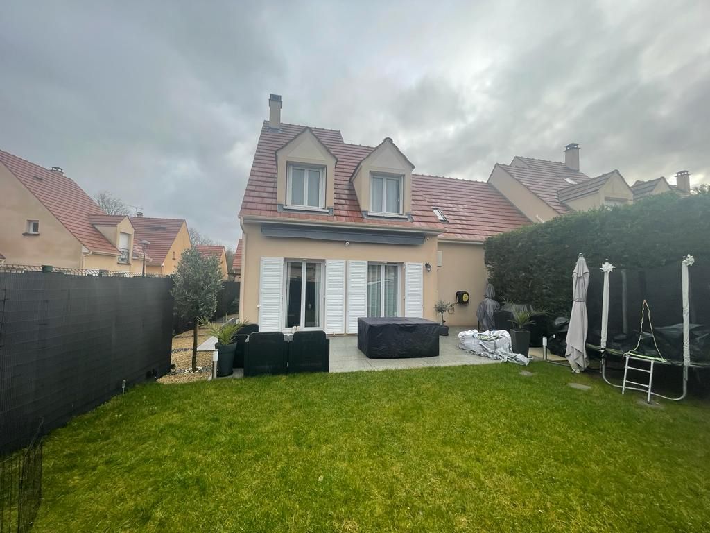 Achat maison à vendre 4 chambres 107 m² - Savigny-le-Temple