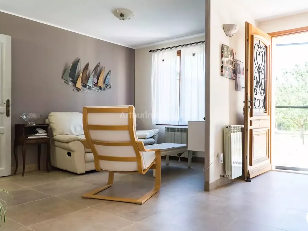 Achat maison à vendre 3 chambres 180 m² - Pourrières