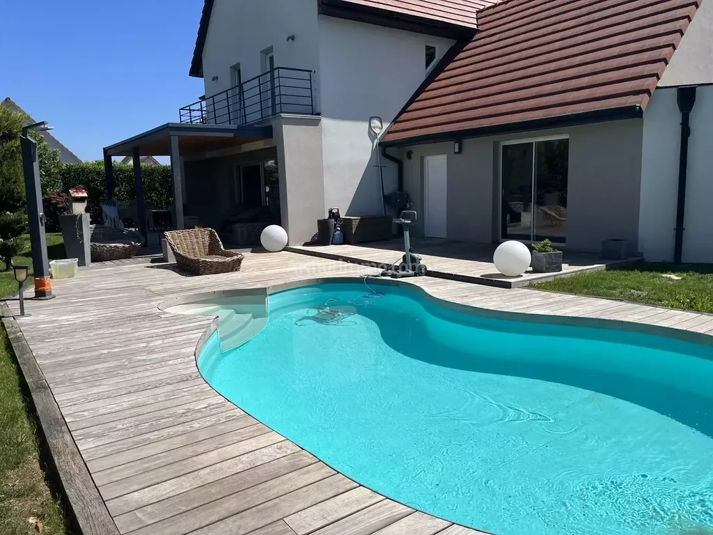 Achat maison à vendre 5 chambres 285 m² - Sainte-Croix-en-Plaine