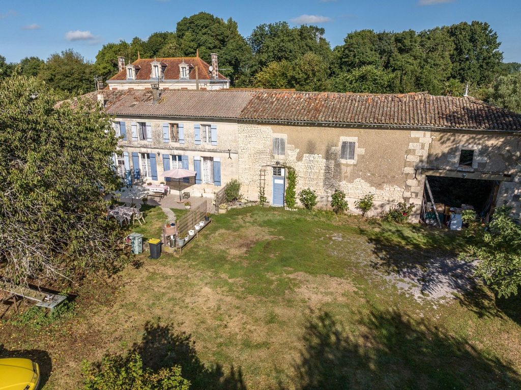 Achat maison à vendre 4 chambres 155 m² - Mortagne-sur-Gironde